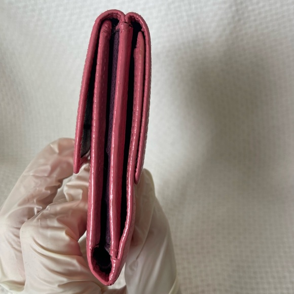 LOUIS VUITTON EPI ELISE COMPACT - Picture 6 of 11